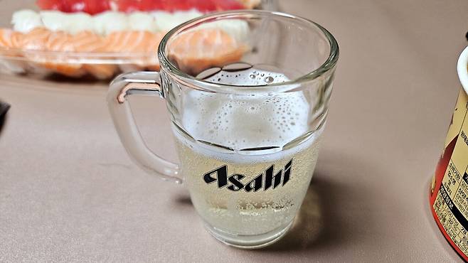 20250517_204405.jpg 저녁 코스트코 초밥에 스파클링 와인