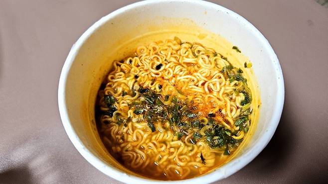 20250517_204540.jpg 저녁 코스트코 초밥에 스파클링 와인