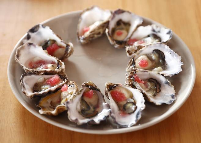 캣 코섭이 차려낸 굴 음식. 박미향 기자