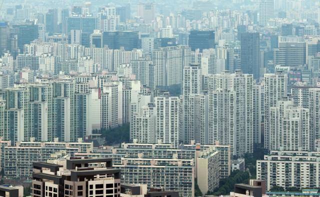 서울 강남구 대모산 전망대에서 바라본 강남의 고층 아파트 단지. 연합뉴스