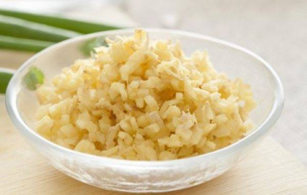 수술 1~2주 전 마늘과 인삼을 먹으면 과다 출혈이 나타날 수 있다./사진=게티이미지뱅크