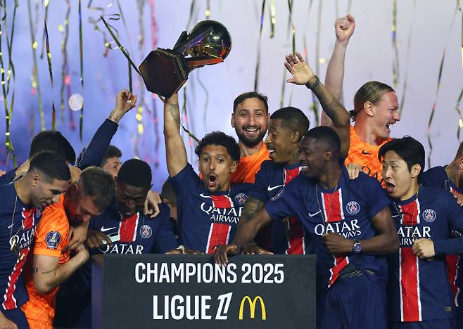 PSG의 우승 행사. 사진=로이터 연합뉴스