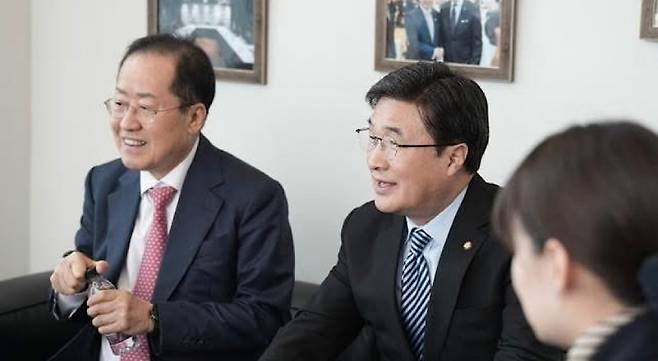 홍준표 전 대구시장과 김대식 의원(오른쪽. 본인 페이스북 캡처)