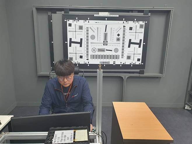 권용규 수석이 데이터 측정을 하고 있다. 인천=윤현주 기자