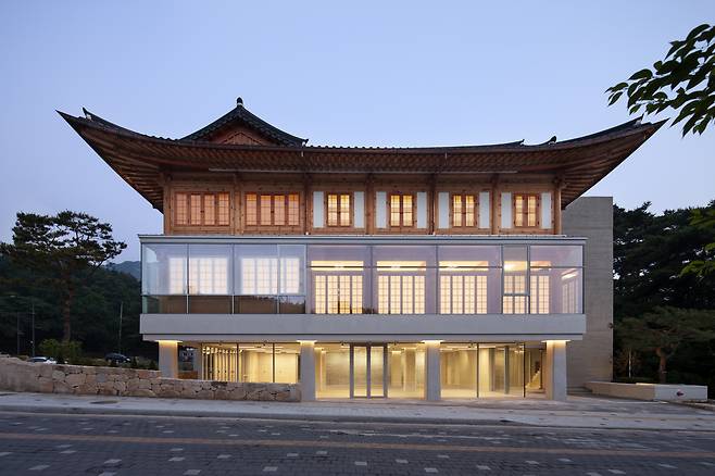 Exterior of Jinkwansa Korean Cultural Experience Center  in Eunpyeong-gu, Seoul ©Youngchae Park