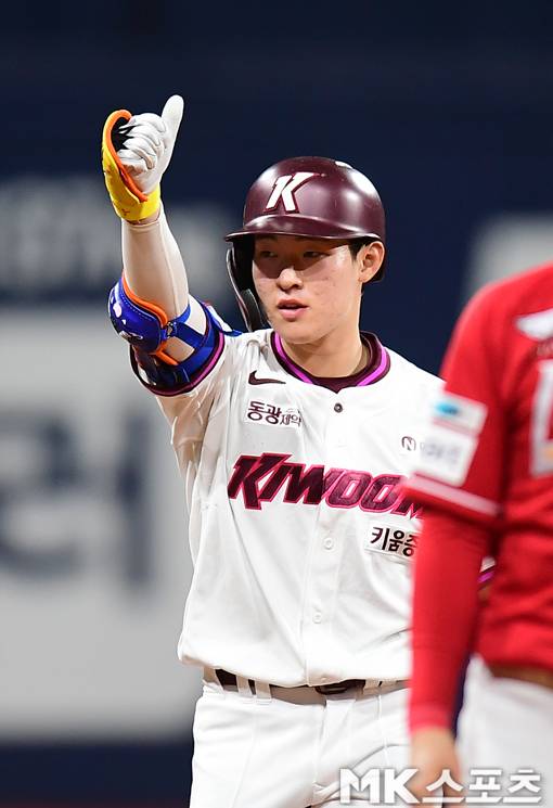 라일리의 노히트노런을 저지한 키움 전태현. 사진=김재현 기자