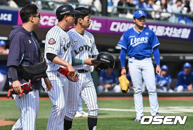 [OSEN=부산, 이석우 기자] 18일 부산 사직야구장에서 2025 신한 SOL 뱅크 KBO 리그 롯데 자이언츠와 삼성 라이온즈의 경기가 열렸다. 홈팀 롯데는 데이비슨, 방문팀 삼성은 이승현이 선발 출전했다.롯데 자이언츠 장두성이 5회말 삼성 라이온즈 이승현의 투구에 머리를 맞고 1루로 나가고 있다. 2025.05.18 / foto0307@osen.co.kr