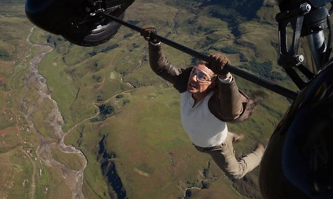 톰 크루즈가 열연한 영화 ‘미션 임파서블: 파이널 레코닝’의 한 장면.&nbsp;롯데엔터테인먼트 제공