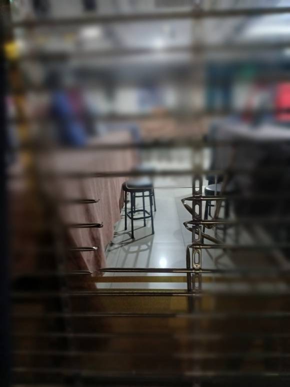 A씨자 절단기로 자른 셔터. 부산 동부경찰서 제공