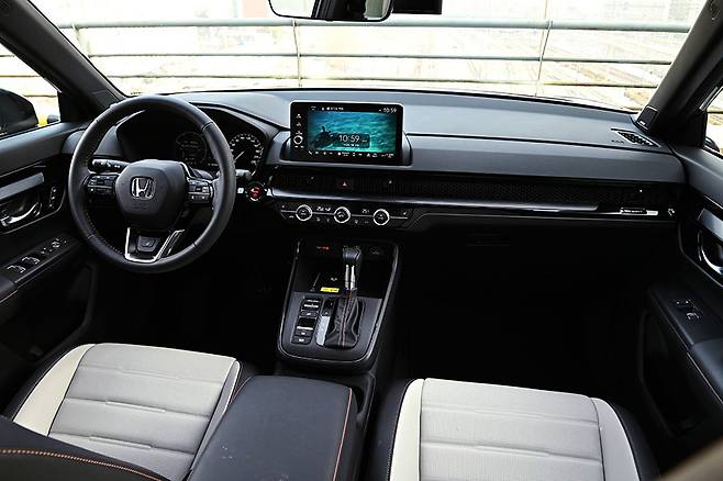 혼다 CR-V 하이브리드 4WD. 사진: 김학수 기자