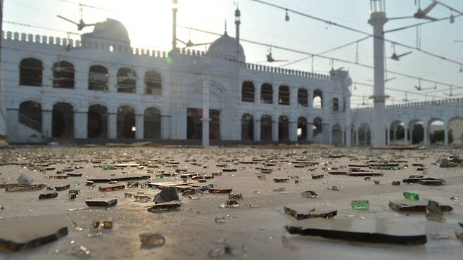 5월7일 파키스탄 펀자브주 바하왈푸르 인근에서 발생한 인도 미사일 공격 현장의 모습 ⓒEPA 연합