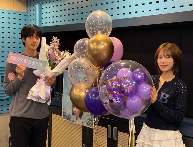 BTS진(왼쪽), 레드벨벳 웬디. SBS 파워FM ‘웬디의 영스트리트’ 캡처