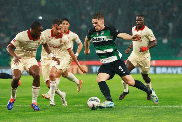 ▲ 스포르팅CP 공격수 빅토르 요케레스는 올여름 이적 시장 뜨거운 감자다. ⓒ연합뉴스/EPA/AFP/REUTERS