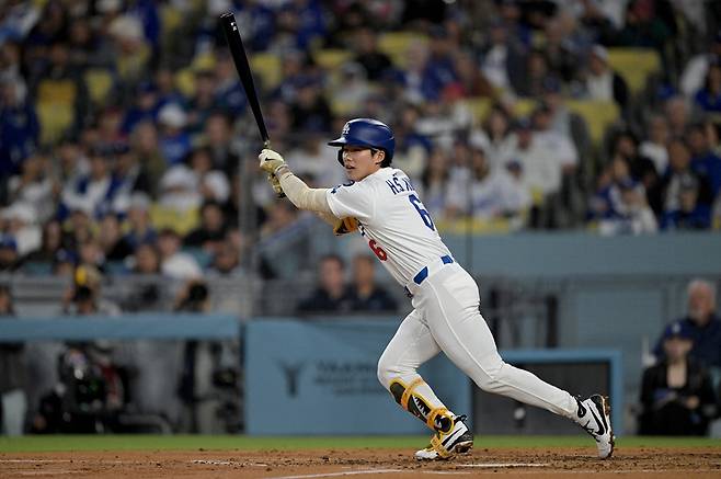 LA 다저스 김혜성이 미국 메이저리그 경기에 출전해 타격하고 있다. 김혜성은 18일 LA 에인절스전 선발 명단에서 제외됐다. REUTERS 연합뉴스