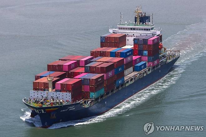 베트남 하노이항 컨테이너선 [로이터 연합뉴스 자료사진. 재배포 및 판매 금지]