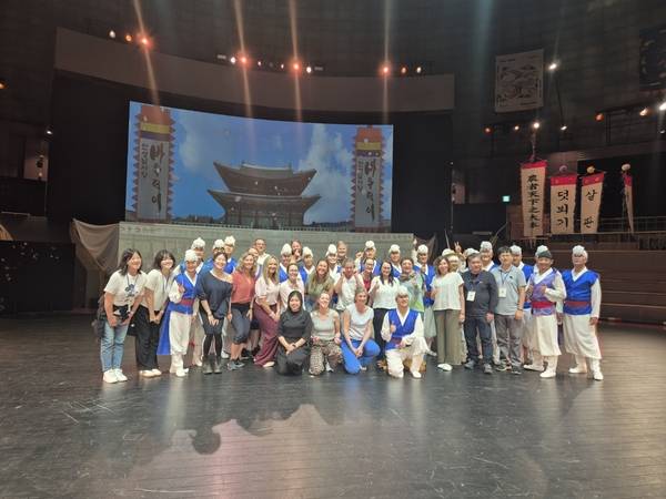 경기도와 경기관광공사가 미주·유럽·오세아니아 등 8개 국가 19명의 여행 업계 관계자를 초청해 팸투어를 진행했다. 사진은 안성 남사당 바우덕이 공연. 2025.5.19 /경기관광공사 제공
