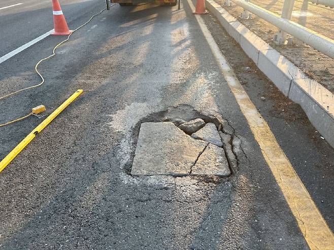 2024년 장마철 갑천대교 포트홀 모습. 사진제공은 대전시