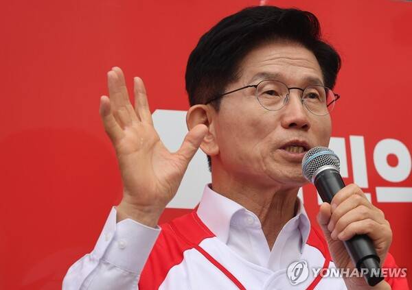 국민의힘 김문수 대선 후보가 16일 경기 화성시 동탄역 앞에서 GTX 관련 공약 발표를 하고 있다. /연합뉴스