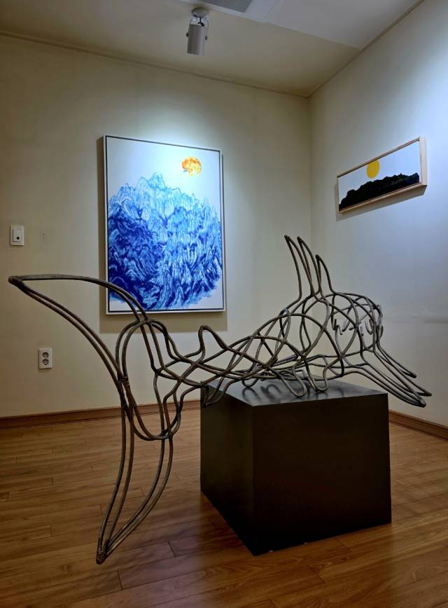 갤러리 예술섬 기획전 ‘삼림12현(杉林12現)’ 전시 전경. 갤러리 예술섬 제공