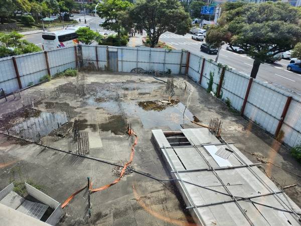 제주관광공사가 자체 보유 중인 노형오거리 인근 옛 노형파출소 부지를 매각한다.