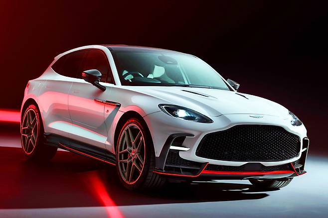 애스턴 마틴 DBX S