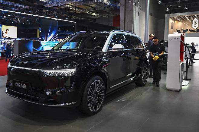 지난달 중국 상하이 국제컨벤션센터에서 열린 제21회 상하이국제자동차산업전시회에 전시된 아이토 M9. (사진=AFP)