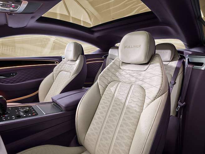 더 뉴 컨티넨탈 GT 뮬리너 실내