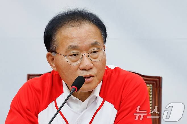 윤재옥 국민의힘 총괄선거대책본부장이 19일 오전 서울 여의도 국회에서 열린 기자간담회에서 취재진 질문에 답하고 있다. 2025.5.19/뉴스1 ⓒ News1 안은나 기자