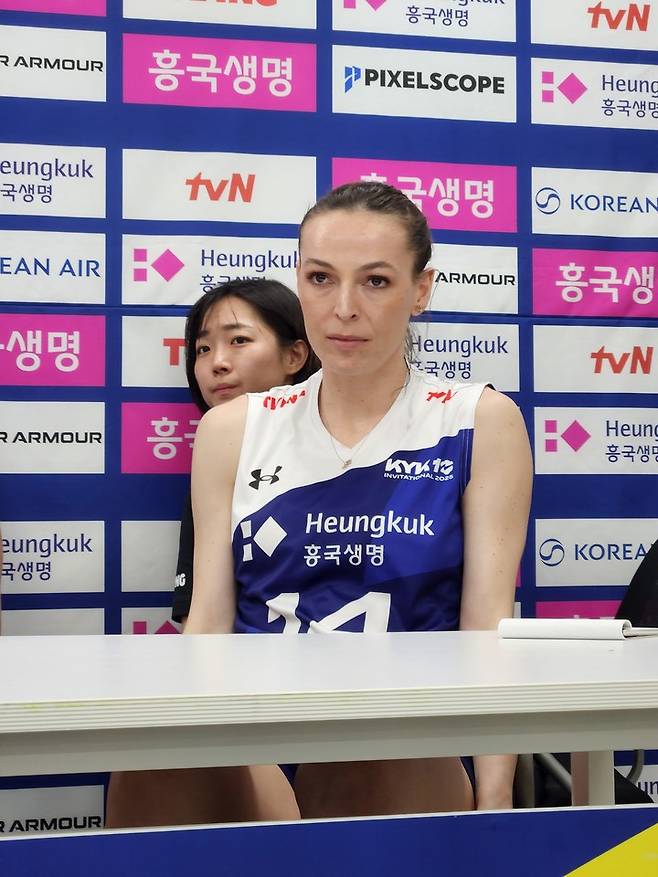 대회 종료 후 공식 기자회견에 참석한 에다 에르뎀. 사진┃KYK 인비테이셔널