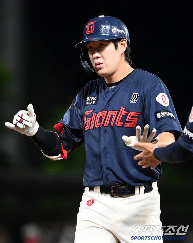 15일 광주KIA챔피언스필드에서 열린 롯데와 KIA의 경기, 7회초 롯데 나승엽이 안타를 치고 기뻐하고 있다. 광주=허상욱 기자wook@sportschosun.com/2025.05.15/