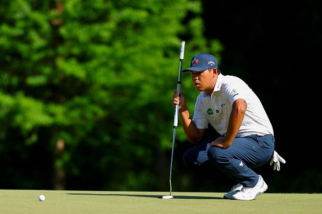 CHARLOTTE, NORTH CAROLINA - MAY 18: Si Woo Kim of South Korea lines up a putt on the 12th green during the final round of the PGA Championship at Quail Hollow Country Club on May 18, 2025 in Charlotte, North Carolina.   Kevin C. Cox/Getty Images/AFP (Photo by Kevin C. Cox / GETTY IMAGES NORTH AMERICA / Getty Images via AFP)







<저작권자(c) 연합뉴스, 무단 전재-재배포, AI 학습 및 활용 금지>
