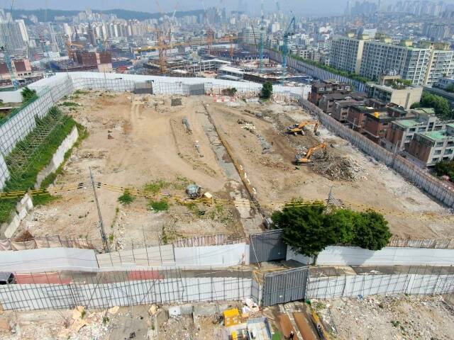 서초구가 드론을 활용해 지역 내 대규모 비산먼지 발생 사업장에 대한 특별점검을 실시한다. /서초구