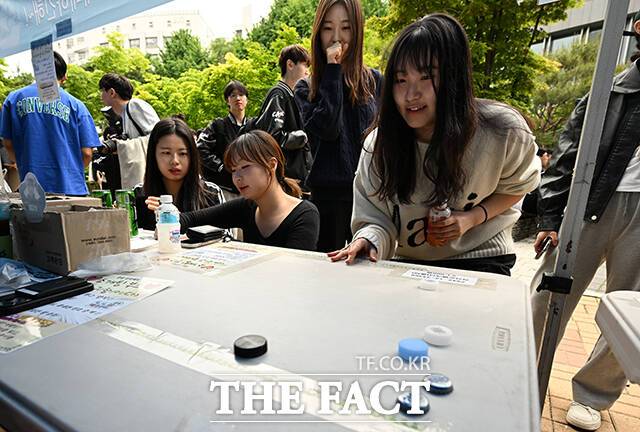 '친구보단 멀리 보내야지'