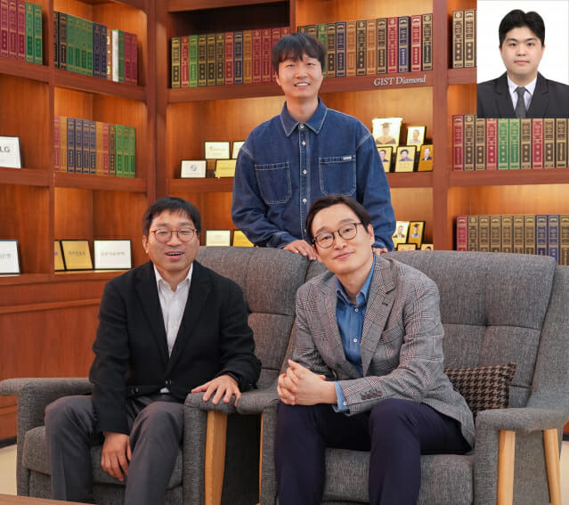 슈퍼커패시터를 개발한 GIST 연구진. 아랫줄에 화학과 박찬호 교수(왼쪽)와 신소재공학과 유승준 교수가 나란히 앉았다. 가운데와 맨 오른쪽 위가 각각 신소재공학과 조영훈 연구생(박사과정)과 김종경 박사다.