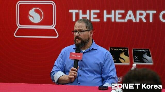 19일 오후 각국 기자단의 질문에 답하는 크리스티아노 아몬 퀄컴 CEO. (사진=지디넷코리아)