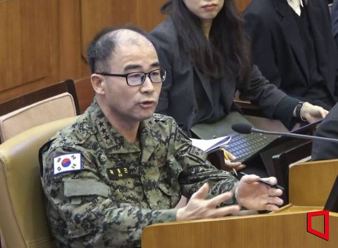 곽종근 전 육군 특수전사령관이 6일 서울 종로구 헌법재판소에서 열린 윤석열 대통령 탄핵 심판 6차 변론에 증인으로 출석해 피청구인인 윤 대통령 측 대리인들의 질문에 답하고 있다. 2025.2.6. 헌법재판소 제공