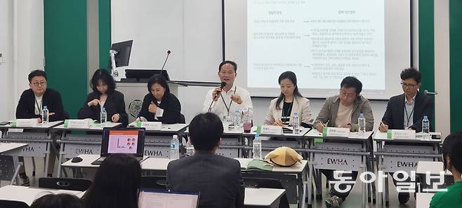 17일 서울 서대문구 이화여대에서 한국언론학회 주최로 세미나 ‘미디어 환경 변화에 따른 전통미디어의 위기와 활성화 방안 및 방송산업 활성을 위한 제작 지원 및 규제완화 방향’이 개최됐다. 김기윤 기자 pep@donga.com