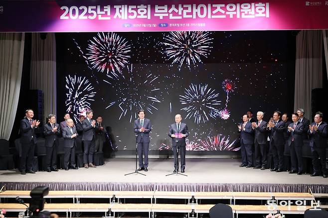 12일 부산진구 부산롯데호텔 에서 열린 ‘제5회 부산라이즈위원회’에서 박형준 부산시장(왼쪽)과 최재원 부산대 총장이 인사말을 하고 있다. 부산시 제공