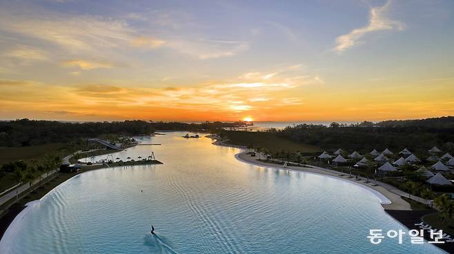 나트라빈탄 리조트 옆에 있는 동남아시아 최대의 인공 해수 석호인 트레저베이. 웨이크보드도 즐길 수 있다.   빈탄리조트 제공