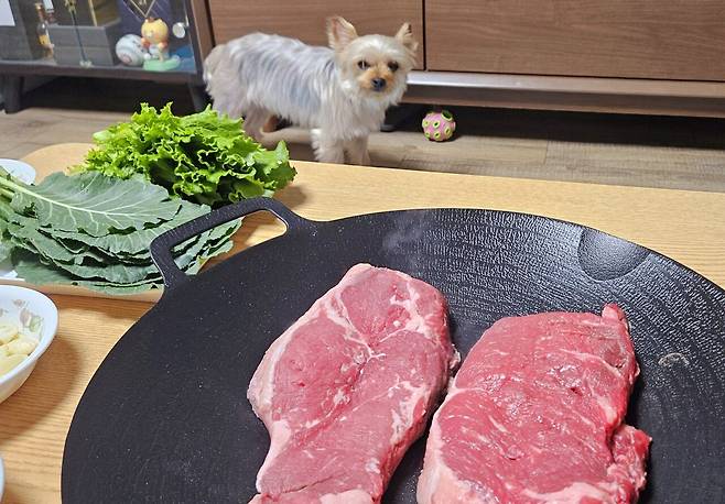 20250518_211646.jpg 저녁 코스트코 통 채끝등심 손질해서 냠냠