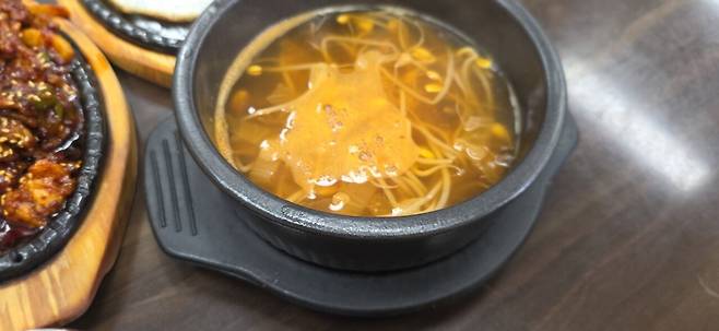 20250519_122405.jpg 제육 콩나물김치국 백반