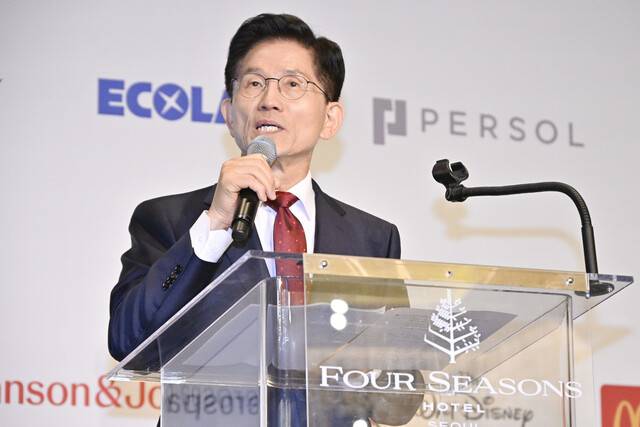 김문수 국민의힘 대통령 후보가 19일 서울 종로구 포시즌스호텔에서 열린 주한미국상공회의소(암참) 간담회에서 발언하고 있다. 공동취재사진