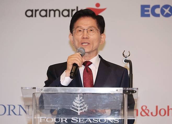 김문수 국민의힘 대통령 후보가 19일 서울 종로구 포시즌스 호텔에서 열린 주한미국상공회의소(암참) 간담회에서 인사말을 하고 있다. 연합뉴스