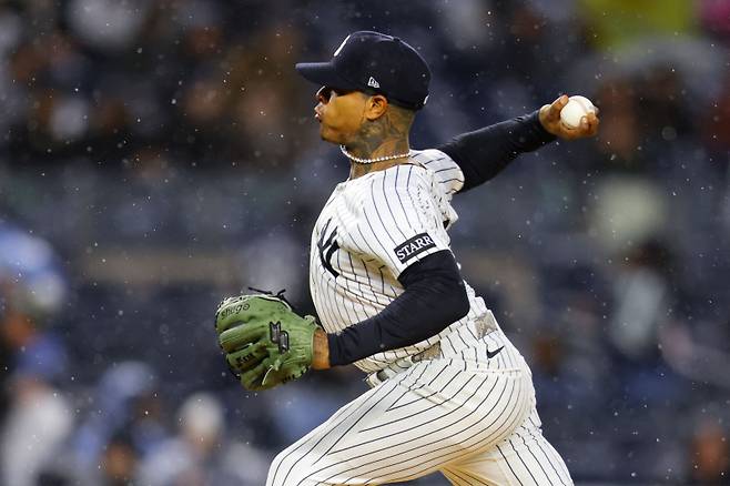 <yonhap photo-2367=""> NEW YORK, NEW YORK - APRIL 11: Marcus Stroman #0 of the New York Yankees pitches in the first inning against the San Francisco Giants at Yankee Stadium on April 11, 2025 in New York City. Mike Stobe/Getty Images/AFP (Photo by Mike Stobe / GETTY IMAGES NORTH AMERICA / Getty Images via AFP)/2025-04-12 09:15:57/ <저작권자 ⓒ 1980-2025 ㈜연합뉴스. 무단 전재 재배포 금지, AI 학습 및 활용 금지></yonhap>