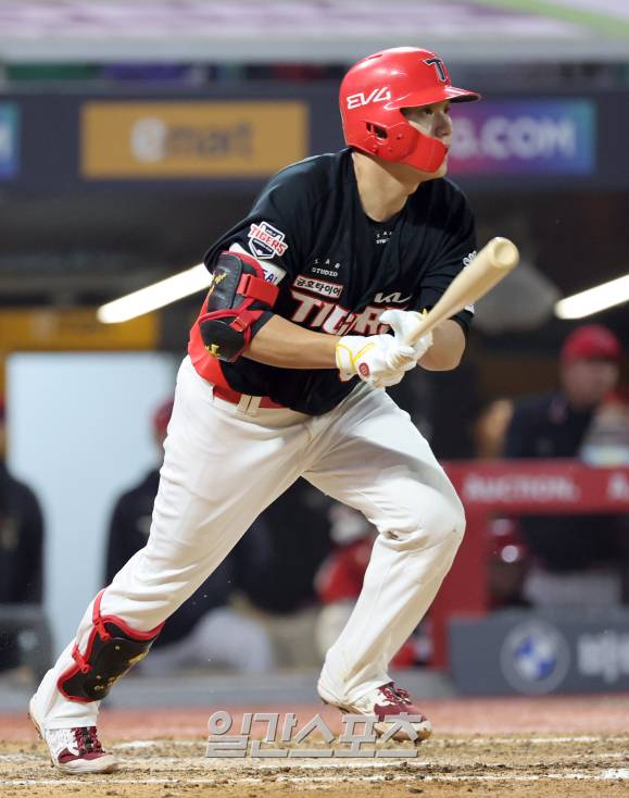 10일 오후 인천 SSG 랜더스필드에서 열린 2025 프로야구 KIA 와 SSG경기. KIA 오선우가 9회 우전안타를 기록하고 있다. 인천=정시종 기자 /2025.05.10.