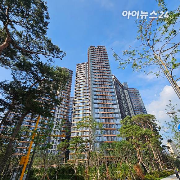 지난해 부정 청약이 가장 많았던 단지 중 하나로 래미안 원펜타스가 지목됐다. 사진은 서울 서초구 반포동에 들어선 래미안 원펜타스 전경. [사진=이효정 기자]