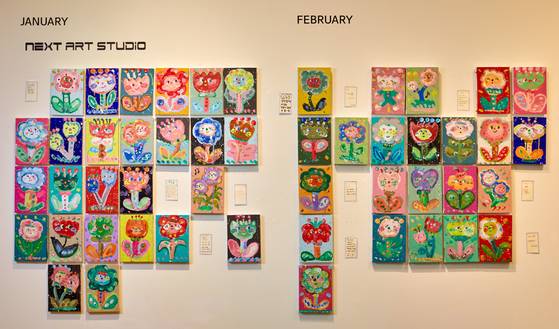 365개의 캔버스에 하루하루의 기억을 꽃을 심듯 작업한 ‘365 DAYS’ 시리즈. 달력처럼 월별로 나눠 전시한 게 인상적이다.