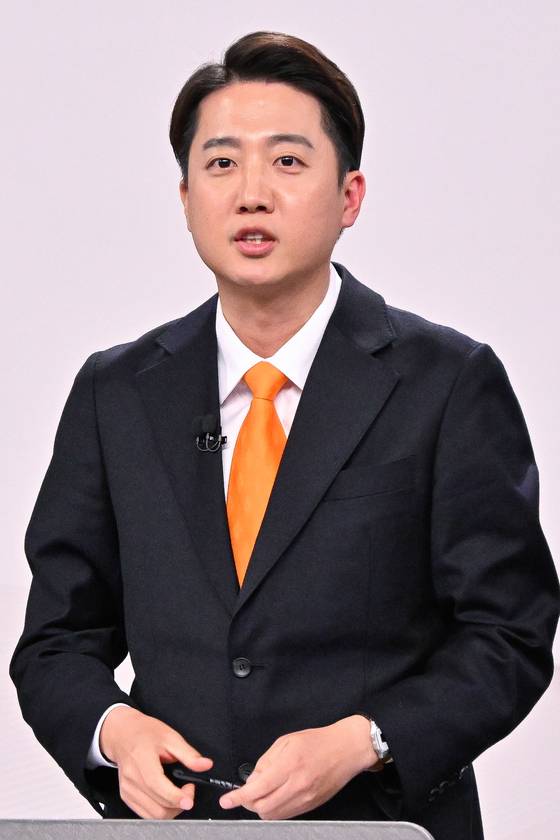 이준석 개혁신당 대선후보가 18일 서울 마포구 SBS프리즘타워에서 열린 중앙선거방송토론위원회 주관 제21대 대통령선거 후보자토론회에서 발언하고 있다. 국회사진기자단