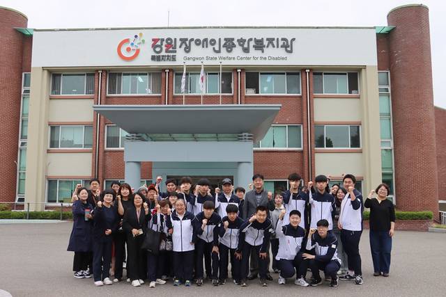 ▲ 강원도장애인종합복지관(관장 엄정호)은 19일부터 삼척과 강릉 일원에서 열리는 제18회 강원도장애인생활체육대회에 출전, 복지관 소속 해냄대학을 통해 생활체육을 배운 38명의 선수들로 구성됐다.