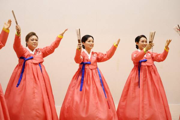 최근 전국적으로 국악 교육, 창작 국악, 퓨전 공연 등이 활발해지고 있는 가운데, 부산에서도 청소년 국악 교육의 저변 확대와 시민 대상 공연 수요가 높아지고 있다. 이번 국악합창단 출범은 부산 지역 국악 생태계에 활력을 불어넣고, 전통예술의 창작 기반 확대에도 크게 기여할 것으로 기대된다.